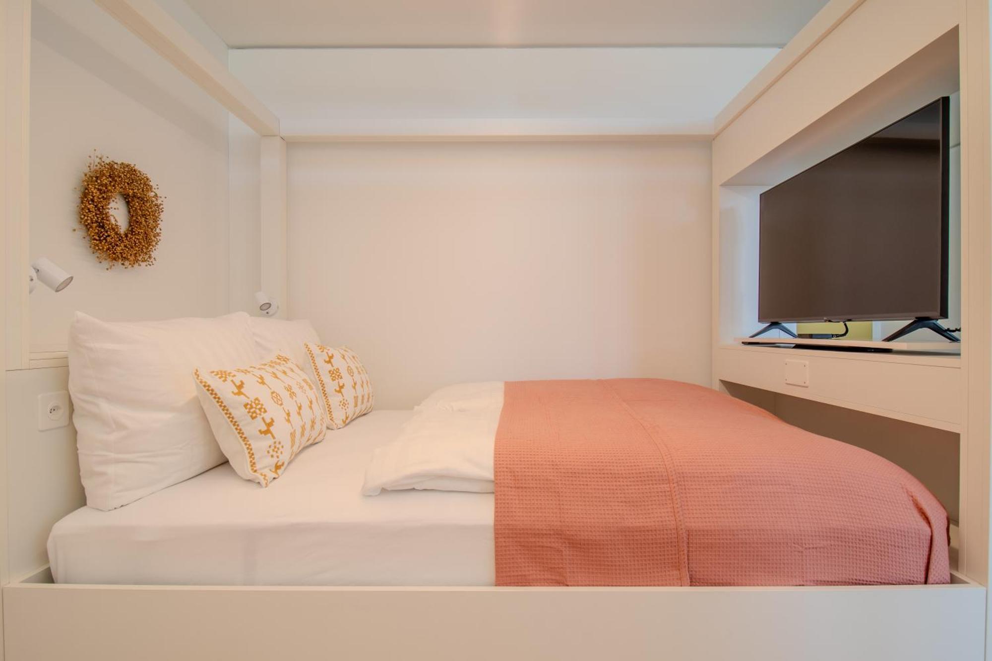 Loewe Apartments Am Rheinfall Нойхаузен ам Райнфал Екстериор снимка